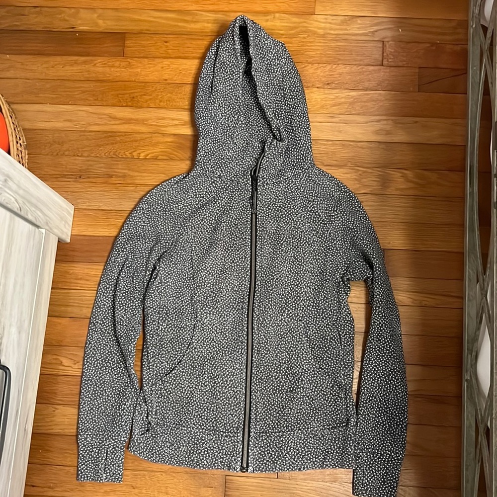 LuLulemon sweatshirt